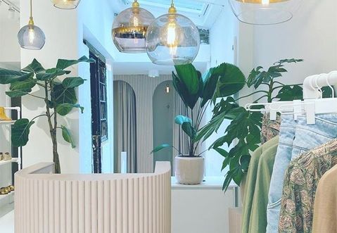 Amsterdams modemerk Ou breidt verder uit