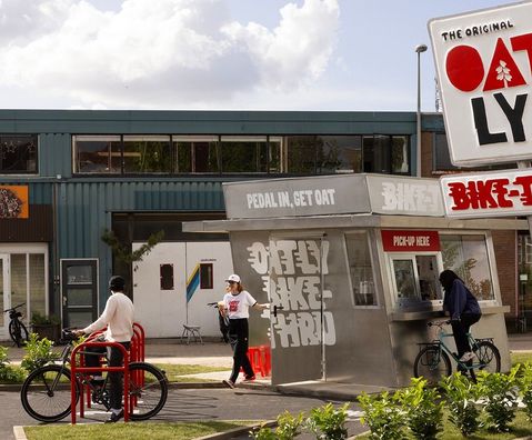 RetailSnippets: Oatly droomt van een bike-thru en Blokker gaat de straat op