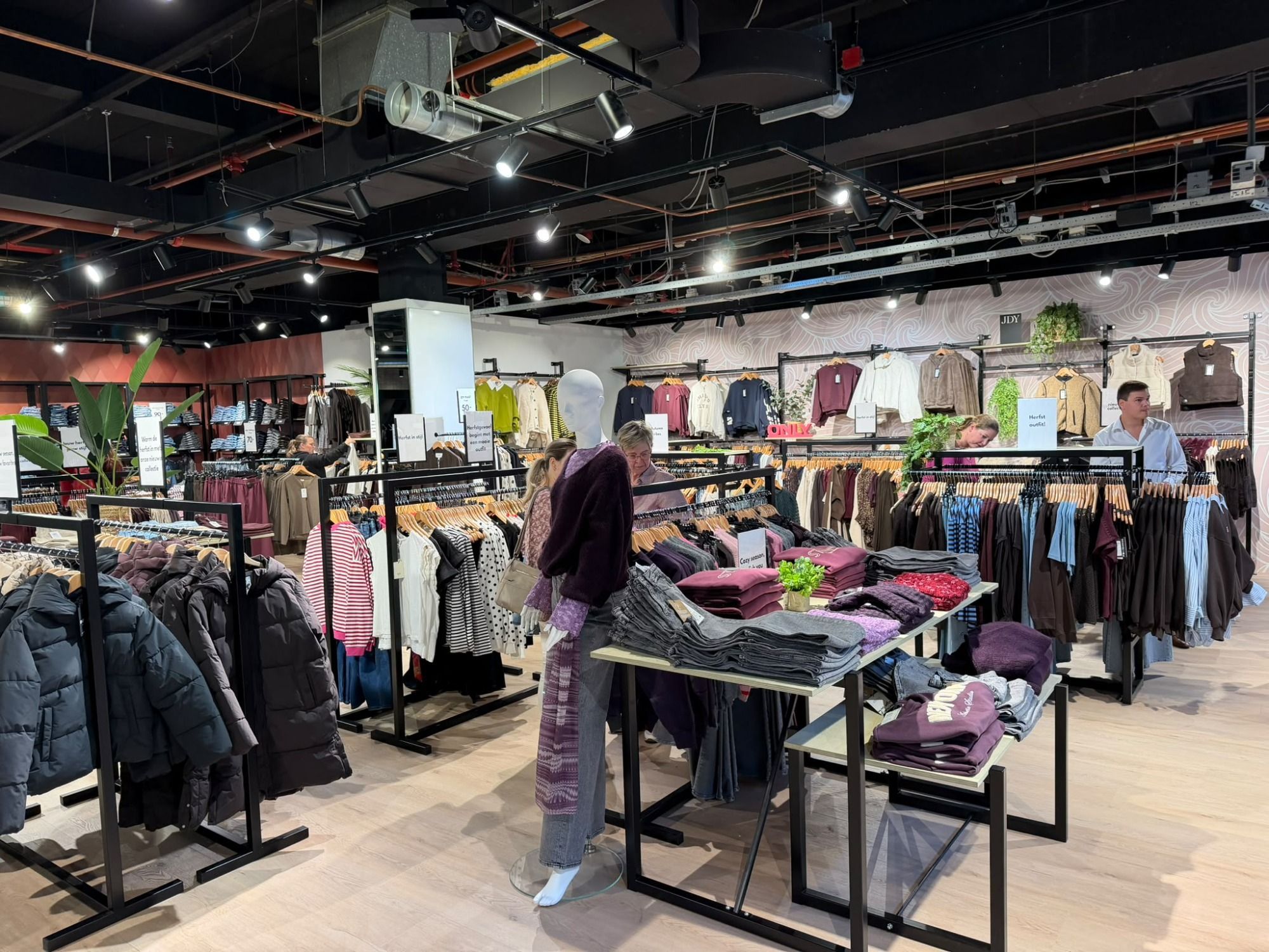 Okay Fashion interieur 2