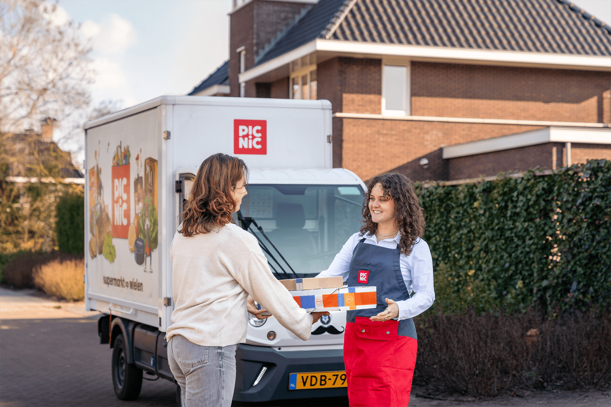 Picnic neemt voortaan pakketjes van PostNL mee