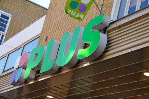 Plus reorganiseert toplaag: 2 directeuren weg