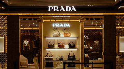 Prada blijft goed presteren: Miu Miu boekt recordjaar