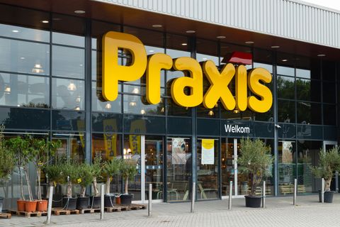 Gokverslaafde Praxis-medewerker steelt 8.000 euro uit kluis