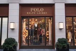 Ralph Lauren overtreft verwachtingen door sterke feestdagenverkopen