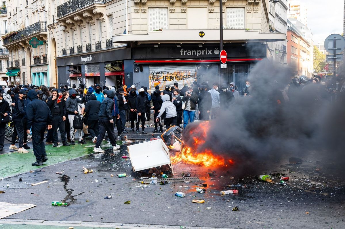 'Franse winkeliers lopen elke weekend 1,5 miljard euro omzet mis door rellen'