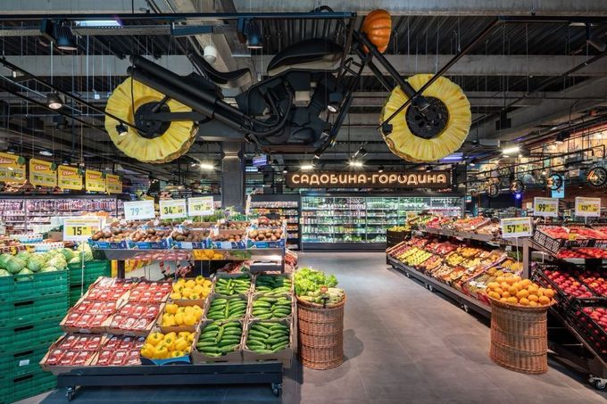 Riding high in een Oekraïense supermarkt