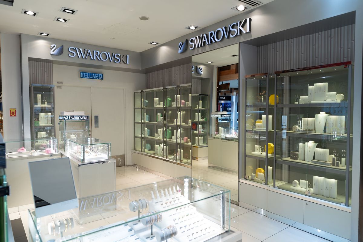 Swarovski schrapt 400 banen op hoofdkantoor