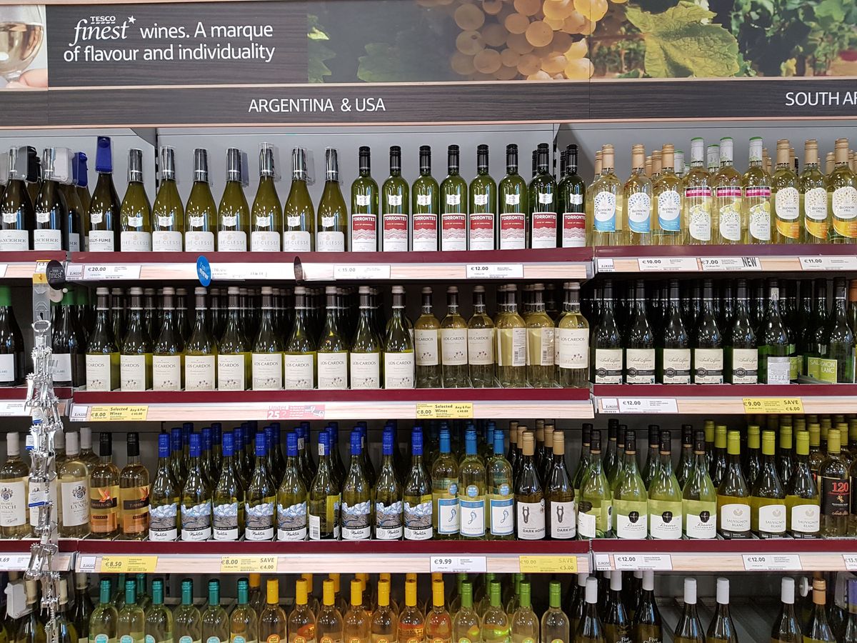 Sustainable Retail: Aldi en Tesco snoeien in wijnverpakking