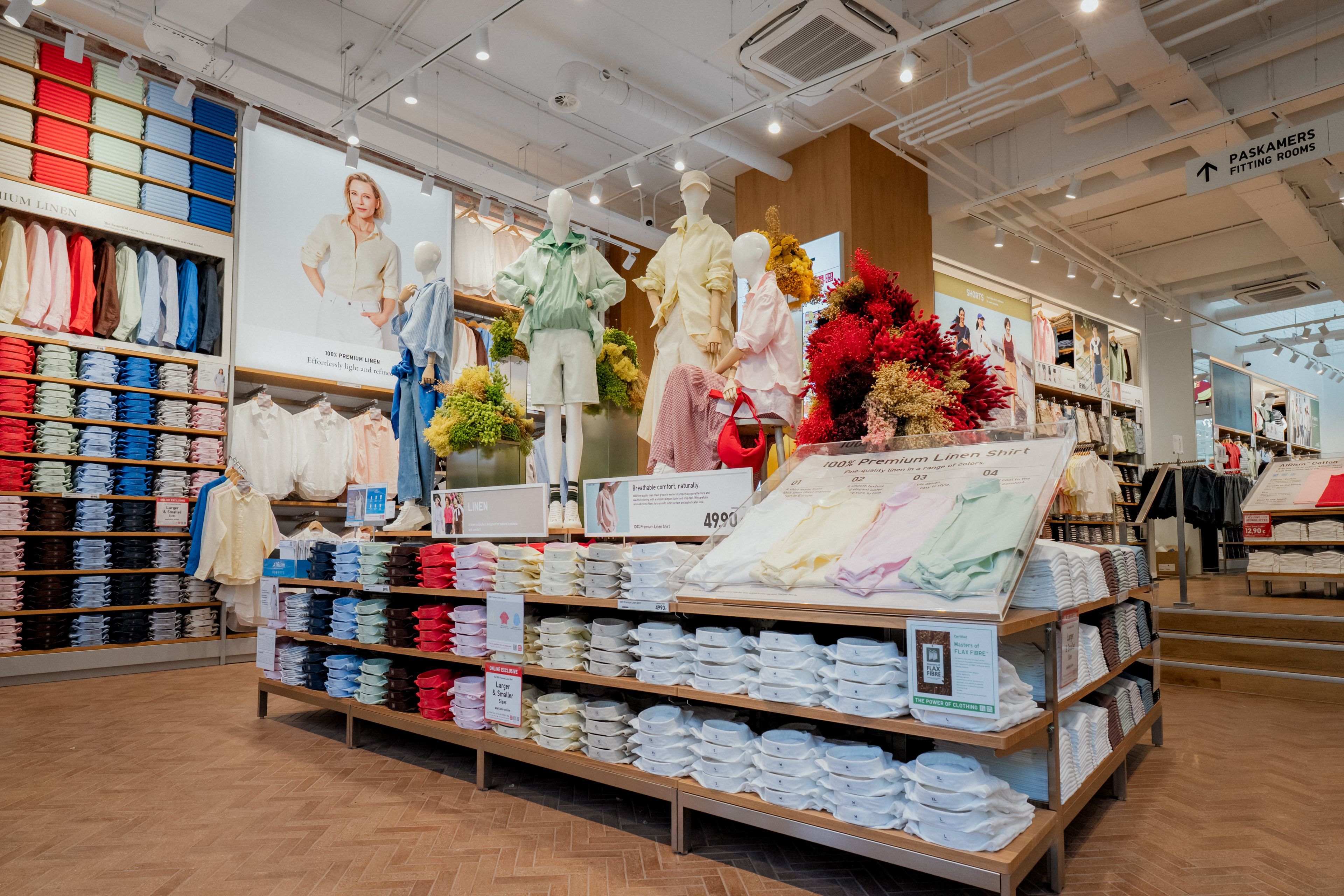 Uniqlo store photography Utrecht 29042026 ph by @ilsoovandijk-04597