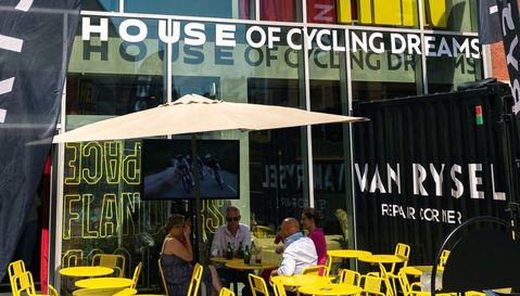 Decathlon laat eigen fietsen shinen bij start Tour de France