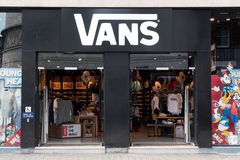 Moederbedrijf Vans noteert weer zwarte cijfers