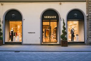 Prada rondt overname van Versace af