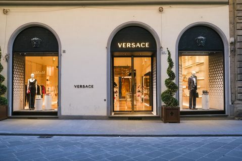Prada rondt overname van Versace af