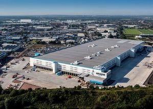 Zara-oprichter koopt Amazon-magazijn voor 93 miljoen euro