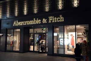 Abercrombie & Fitch boekt recordomzet, maar Europese verkopen onder druk