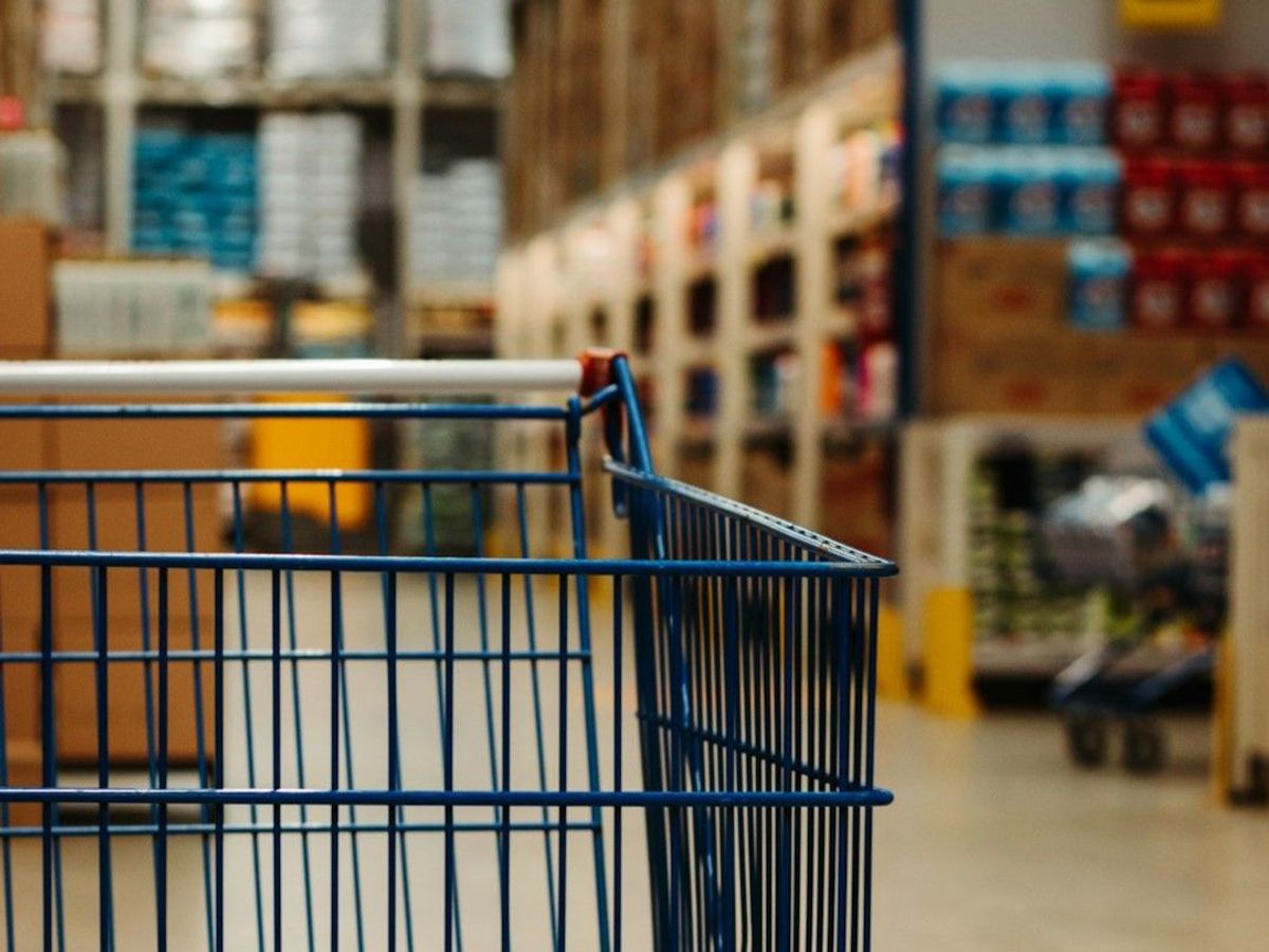 Waarom de vloer bepalend is voor je winkelrouting en merkidentiteit