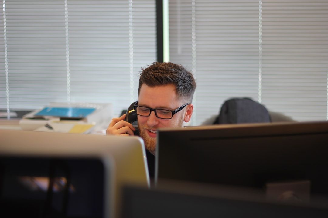 Klantenservice in e-commerce: zelf doen of uitbesteden?