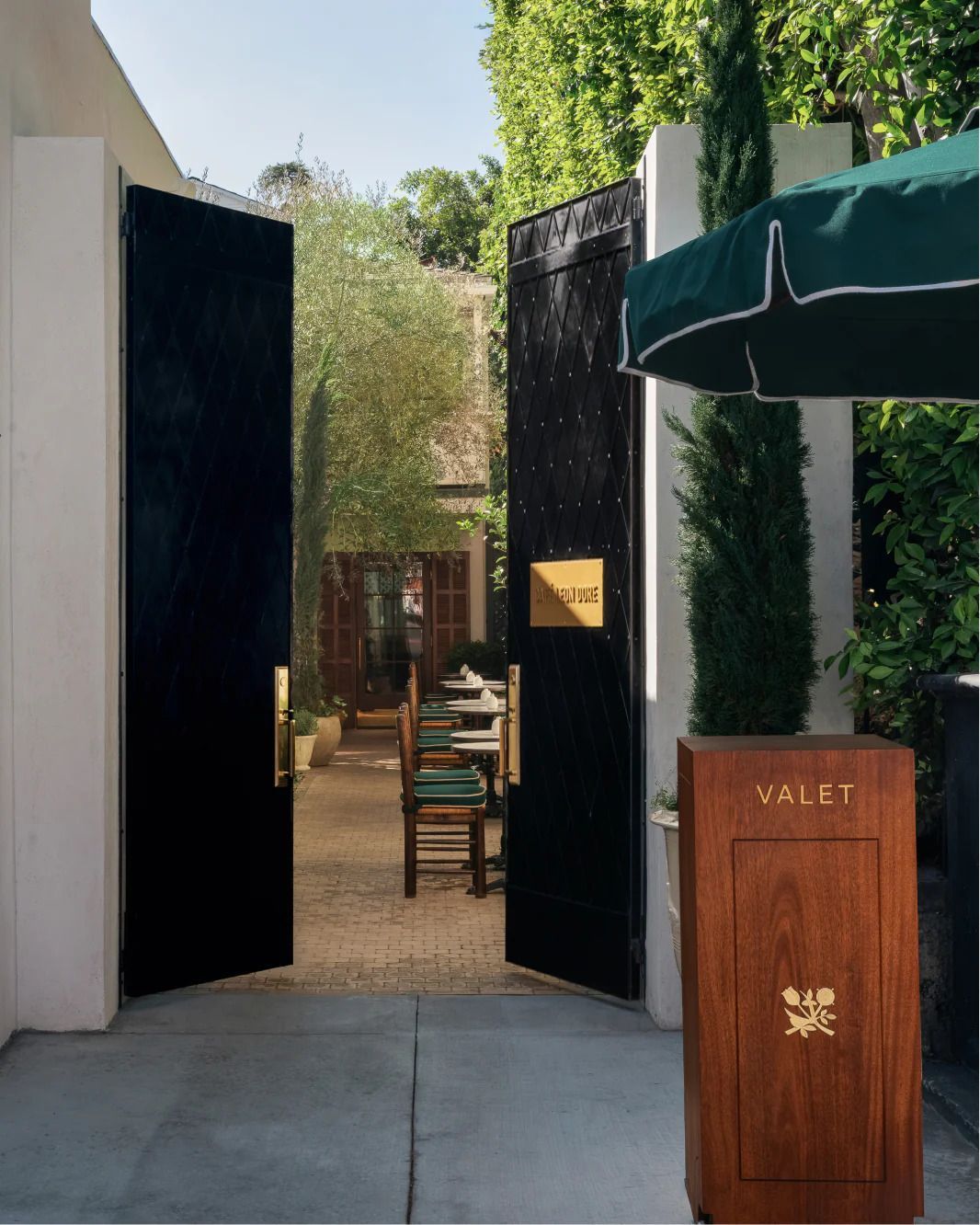 caf&eacute;terras-aime-leon-dore