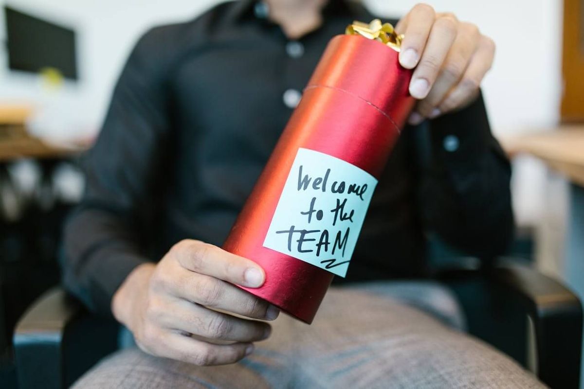 Cadeau met impact: hoe een goed relatiegeschenk blijft spreken