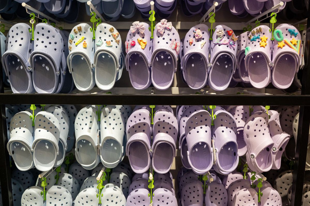 Crocs verhoogt omzetverwachting voor heel 2026
