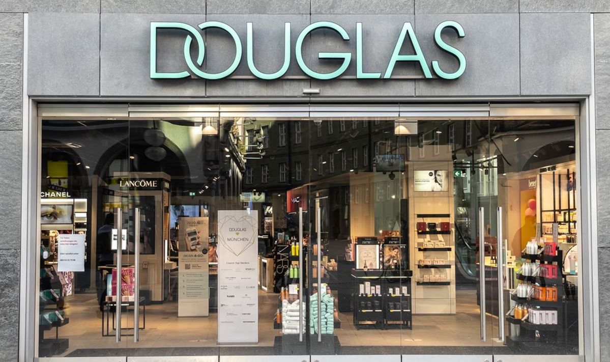 Douglas komt met winstwaarschuwing