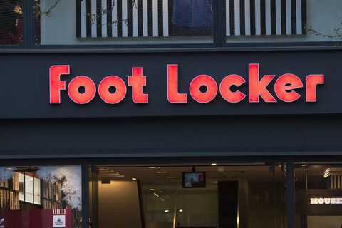 Foot Locker boekt weer bescheiden winst na rode cijfers