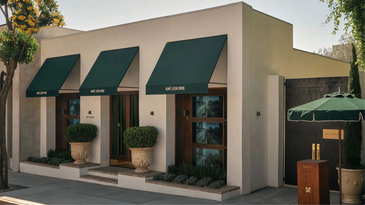 De winkel van Aimé Leon Dore nodigt uit om te blijven hangen