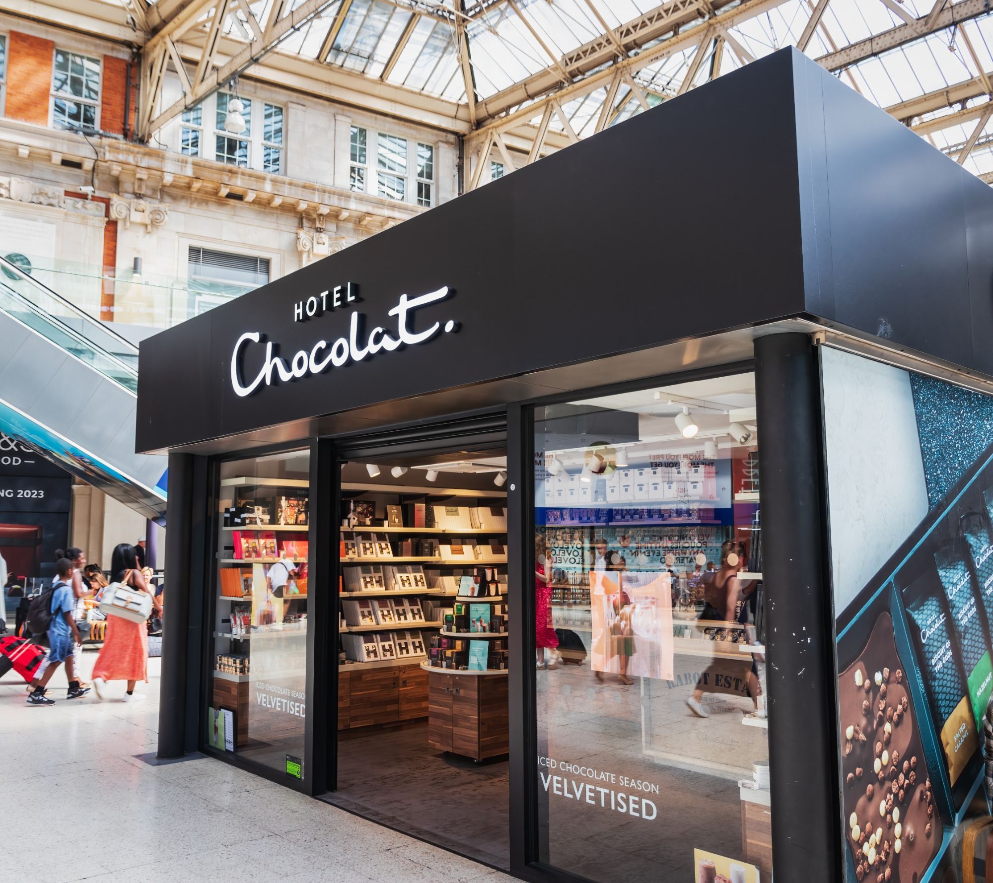 hotel-shocolat-shutterstock_2246550987