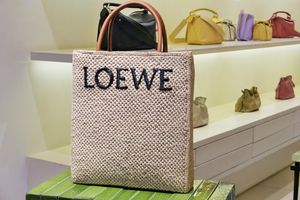 Video: Loewe, het populairste modemerk ter wereld