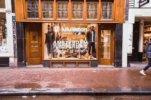 Lululemon ziet omzet en winst stijgen