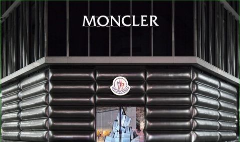 Moncler-ceo treedt af, topman Bottega Veneta volgt hem op
