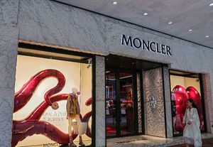 Moncler en Stone Island groeien, vooral in Azië