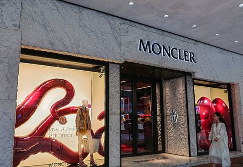 Moncler en Stone Island groeien, vooral in Azië