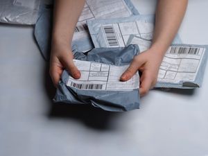 Douane ziet aantal aangiften voor pakketjes van buiten EU bijna halveren