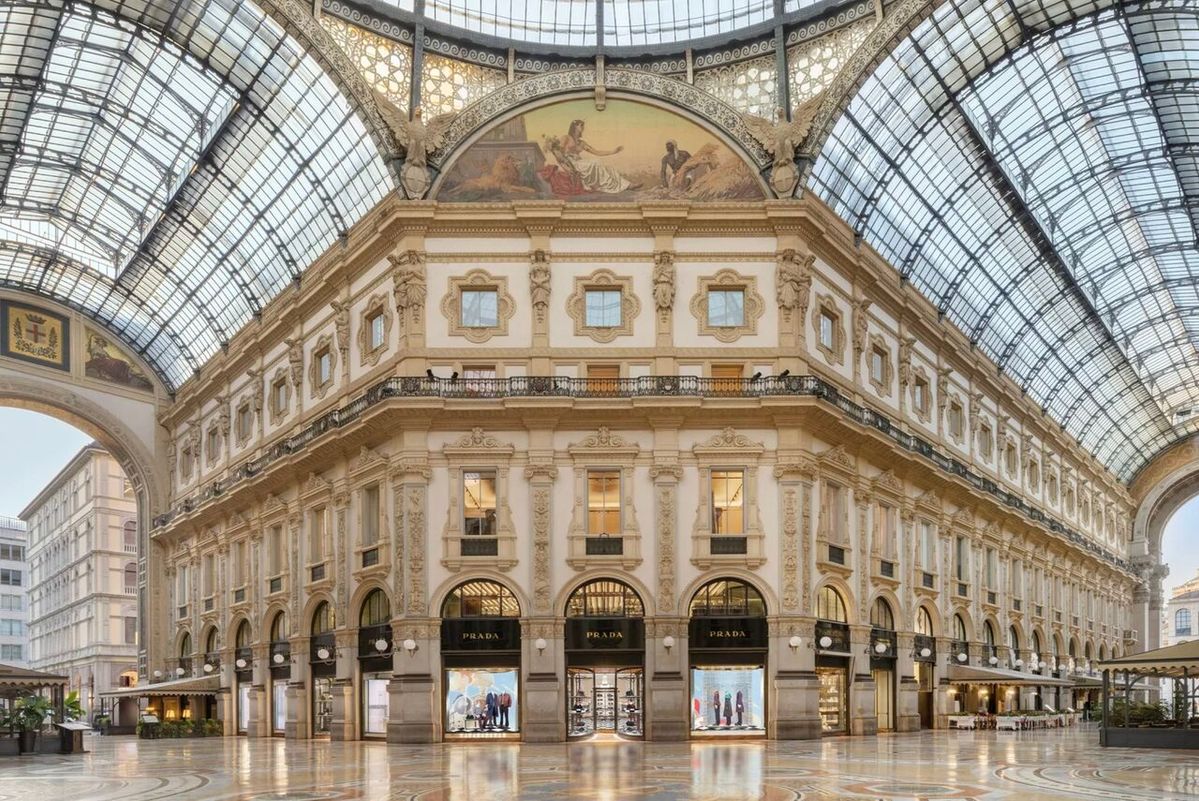 Dit is Prada Galleria: 8 verdiepingen mode, kunst en historie