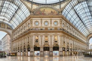 Dit is Prada Galleria: 8 verdiepingen mode, kunst en historie