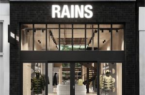 Droog shoppen bij Rains in Amsterdam
