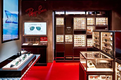 Brillengigant EssilorLuxottica ziet omzet en winst iets stijgen