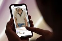 Frankrijk belast ultra-fastfashion met heffing tot 12 euro per kledingstuk