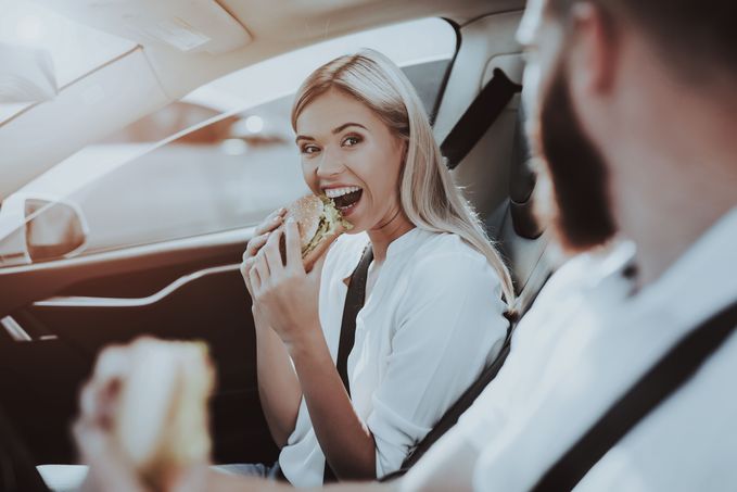 Video: Daagt Tesla McDonald's uit?