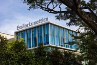 Zoon oprichter EssilorLuxottica vertrekt uit management