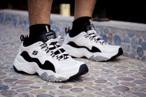 Skechers: hoe een stabiel familiebedrijf opeens in private handen kwam