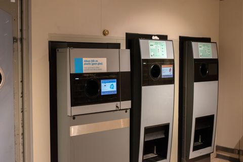 Supermarkten krijgen 2.900 extra inzamelpunten voor flesjes en blikjes