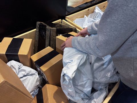 Onderzoek: privacyschending bij handel in verloren pakketten