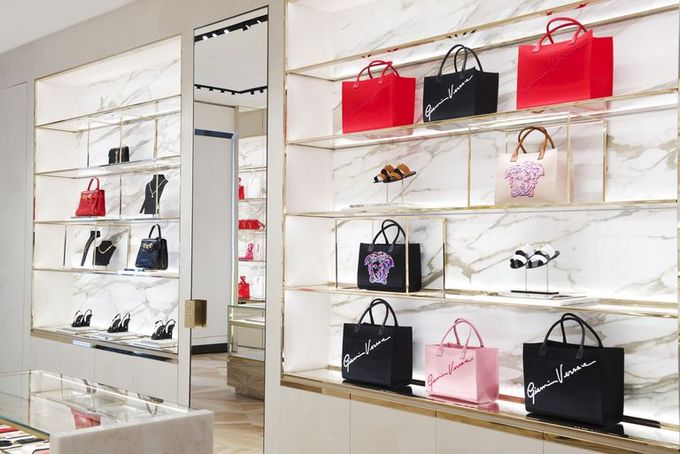 Retailcijfers: De nieuwe Prada-aanwinst Versace