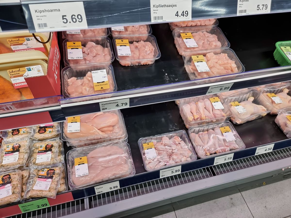 'Supermarkten stunten minder met vlees'