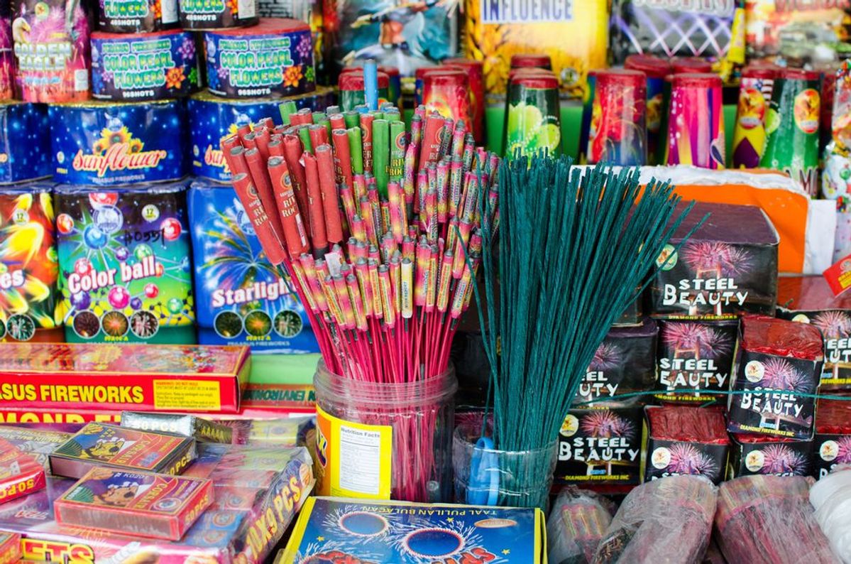 Drukte bij vuurwerkwinkels in mogelijk laatste jaar