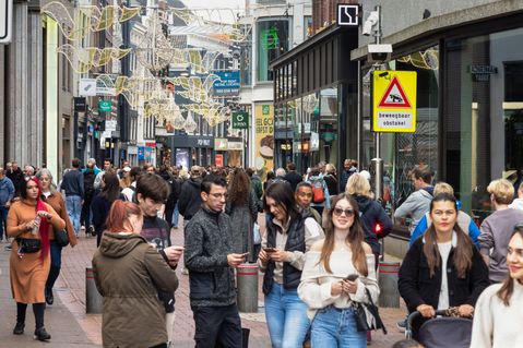 Infographic: Daling winkeloppervlakte zet door
