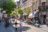 Huishoudens geven fors meer uit aan duurzame goederen in augustus
