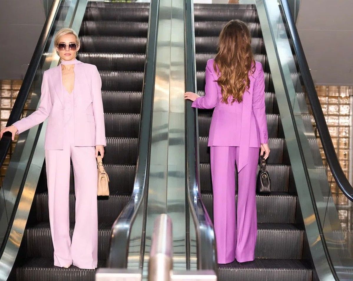 Vrouwenpakkenmerk Wmnsuit opent eerste winkel